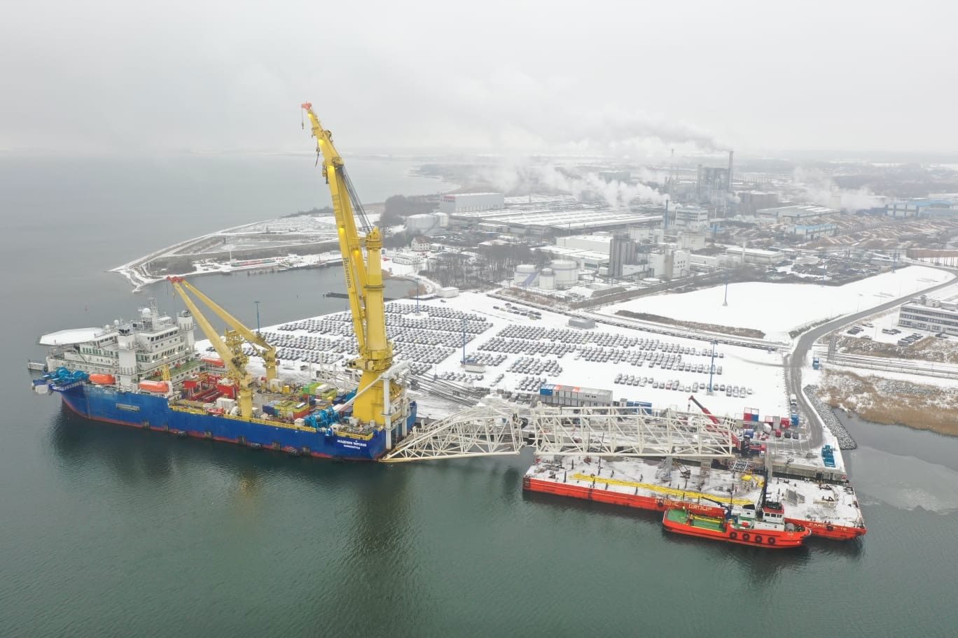 Akademik Cherskiy pipelay vessel during winter mobilisation